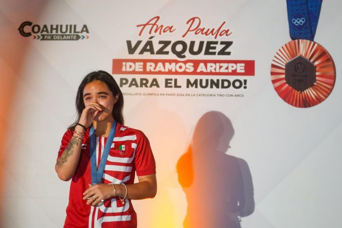 RAMOS ARIZPE CELEBRA TRIUNFO OLÍMPICO DE ANA PAULA VÁZQUEZ EN HOMENAJE HISTÓRICO