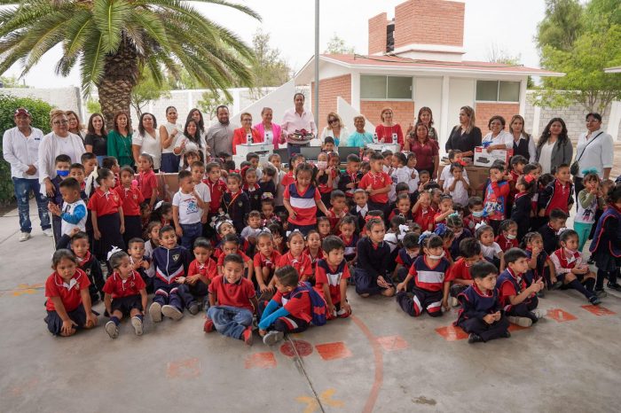 CHEMA MORALES ENTREGA APOYOS DE “MEJORA TU ESCUELA” EN JARDÍN DE NIÑOS MA. AGUSTINA TRISTÁN GUELL