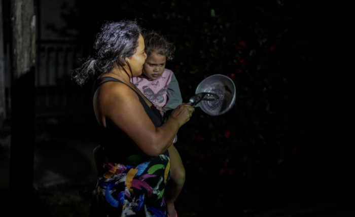 Los cubanos sufren por los apagones prolongados, la escasez de agua y los alimentos echados a perder: “Tengo 74 años, nunca había visto algo así”