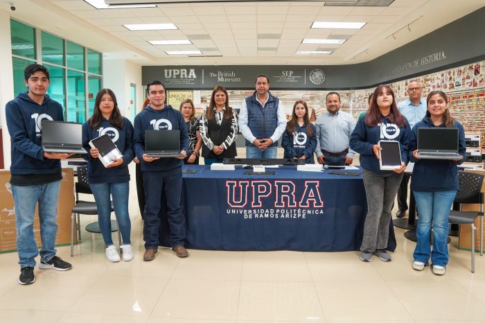 CHEMA MORALES ENTREGA APOYOS DE “MEJORA TU ESCUELA” EN LA UPRA