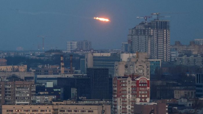 Embajada de EU en Ucrania cierra por amenazas de un bombardeo ruso: ‘Es la realidad diaria’