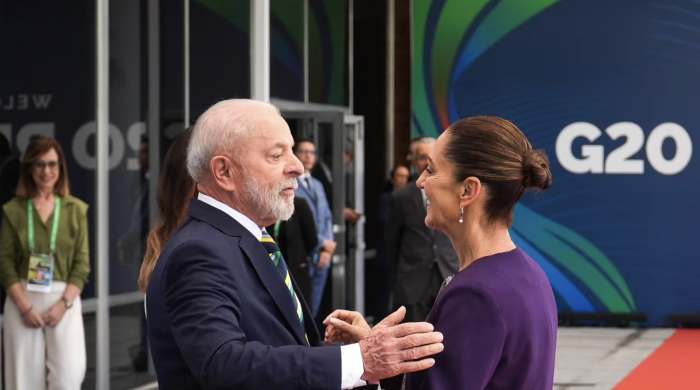 Sheinbaum llega a la Cumbre de Líderes del G-20; Lula da Silva la recibe en Brasil