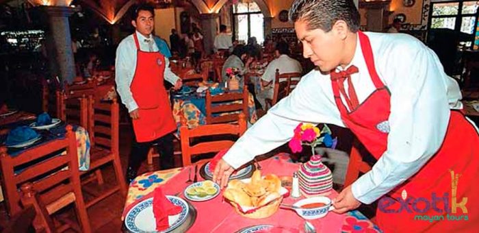 Aprueban iniciativa para que propineros tengan sueldo base y otras prestaciones