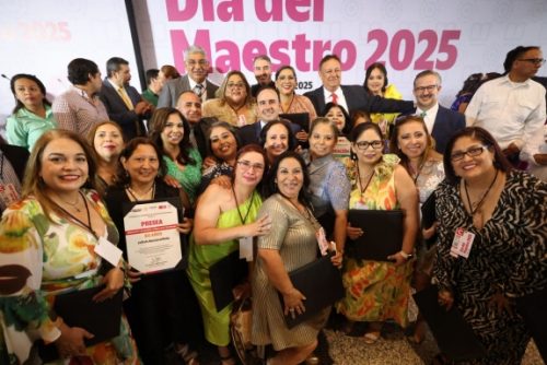 Coahuila es grande porque tiene a las y los mejores maestros de México: Manolo