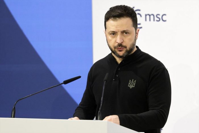 ¿La paz se aleja de Ucrania? Zelenski califica de ‘farsa’ la delegación rusa sin Putin en Turquía