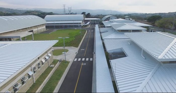 Costa Rica le copia a Bukele: Presidente propone construir una megacárcel... para 5 mil presos