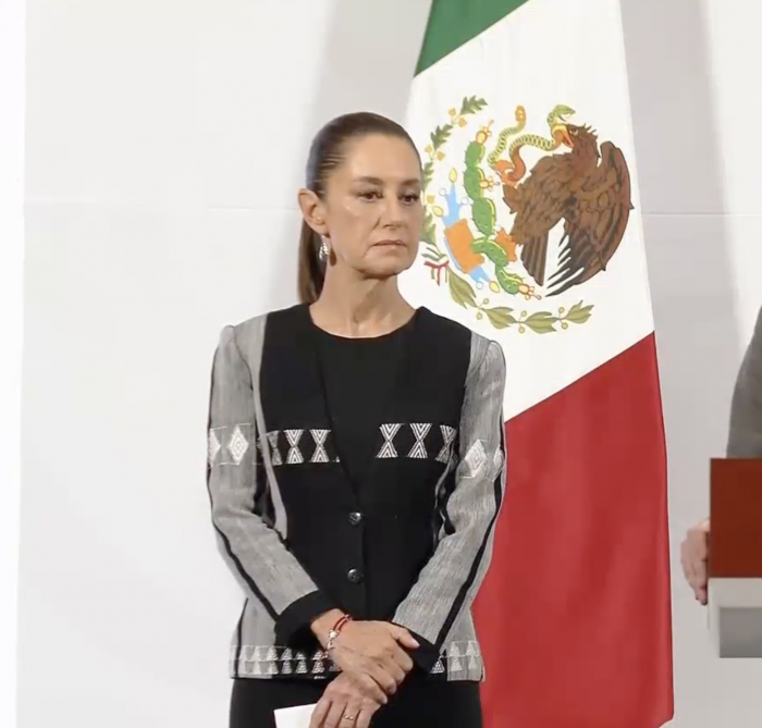 ¿Píldora roja o azul? Sheinbaum presenta plan para subir producción de medicamentos