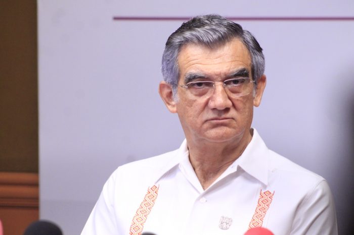 Furioso por la crisis en su imagen, Américo amenaza con despedir a su vocero y culpa a Jesús Ramírez