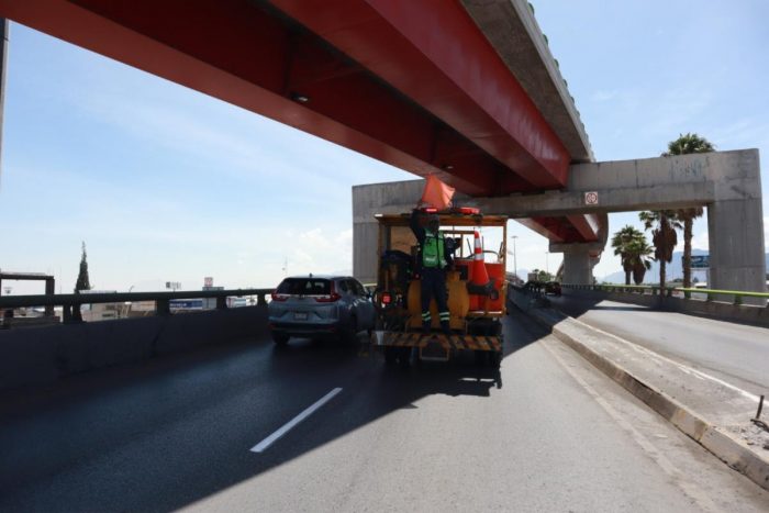 Delimita Saltillo carriles centrales en Distribuidor Vial El Sarape