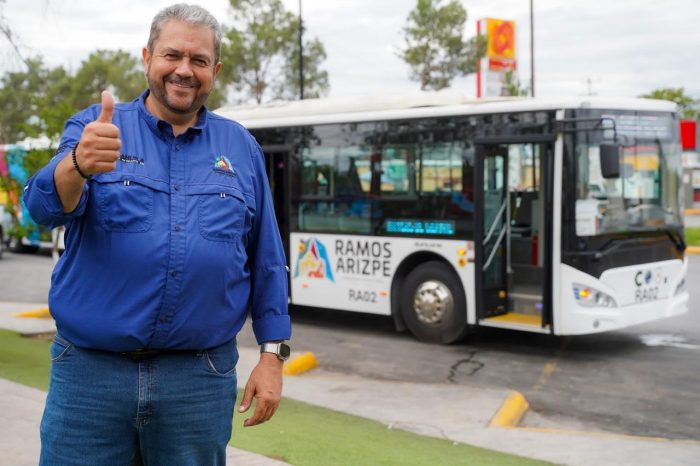 *Presenta Tomás Gutiérrez unidades de transporte gratuito para estudiantes y población en general*