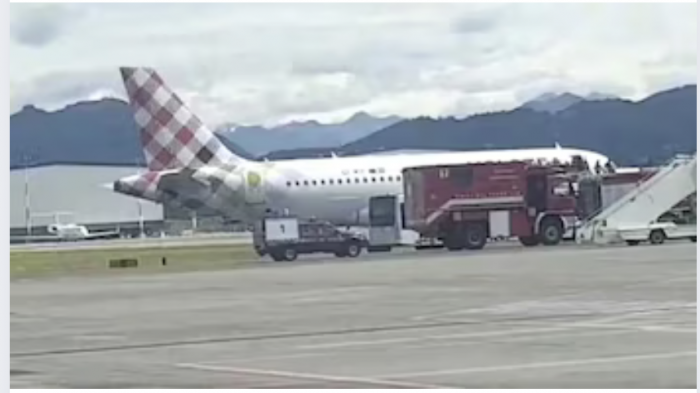“¡No miren por las ventanas!”: pasajeros revelaron detalles del horror en Italia, donde un hombre murió succionado por el motor de un avión