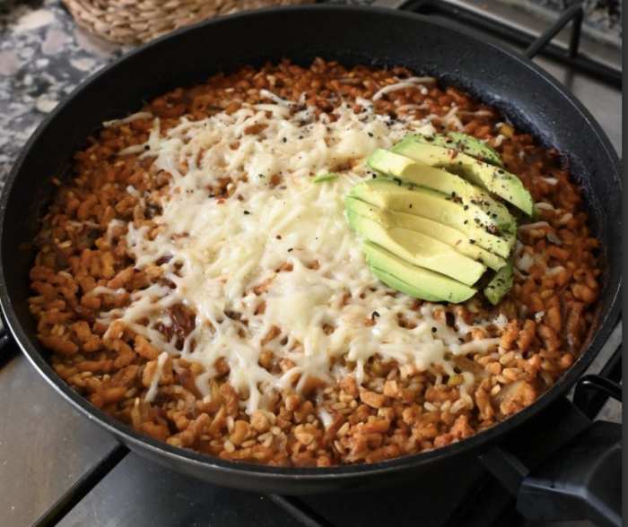RECETA VEGANA: ARROZ A LA SARTÉN CON CARNE VEGETAL: RICO EN PROTEÍNA