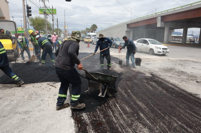 Tras lluvias, intensifica gobierno de Javier Díaz acciones de bacheo en Mirasierra y Teresitas