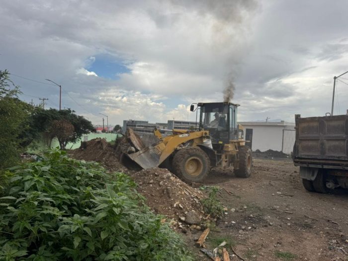 Detiene Municipio tiradero de escombro en arroyo Ceballos