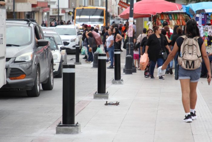 Instala Gobierno de Saltillo bolardos de seguridad en Distrito Centro