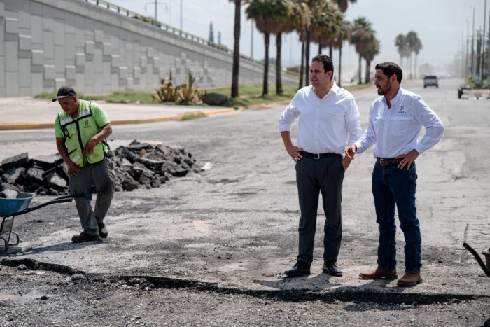 Supervisa Javier Díaz trabajos de remoción de escombros y rehabilitación de calles