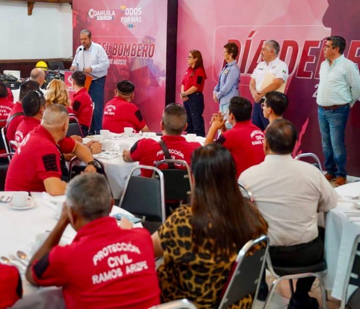 *Reconoce Tomás Gutiérrez a Bomberos en su día*