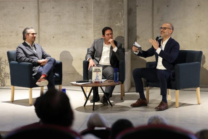 Presenta Javier Díaz libro de exalcalde de San Pedro