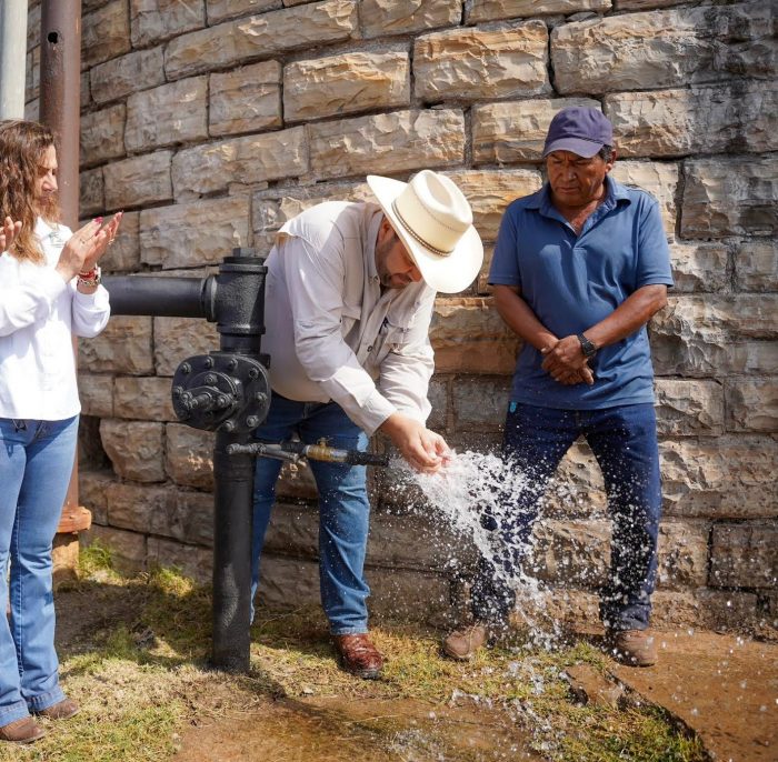 *Más agua para el campo de Ramos; conjuntan esfuerzos Manolo y Tomás*