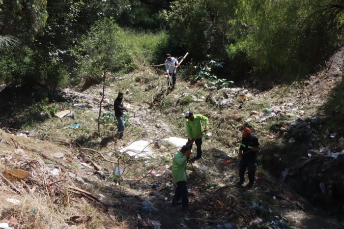 Continúa Saltillo con acciones de limpieza y deshierbe en arroyos
