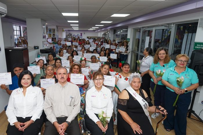 Se gradúan 99 del Centro Recreativo de los Grandes del DIF Saltillo