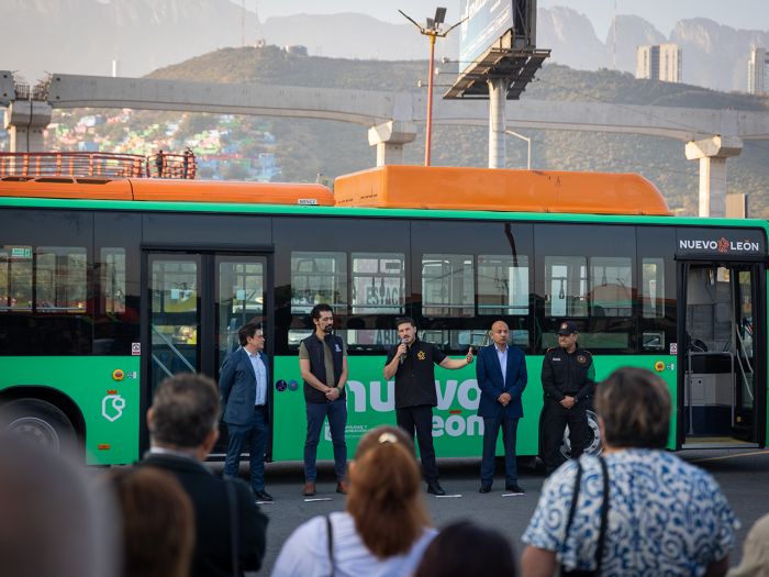 Entrega Estado 15 unidades de transporte público; darán servicio al sur de Monterrey
