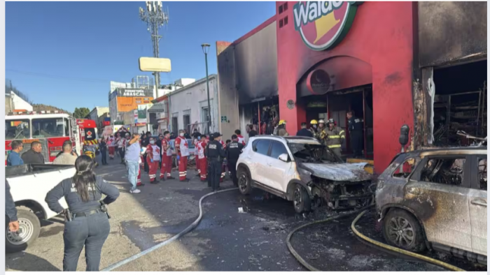 Incendio en tienda Waldo’s de Hermosillo, Sonora, deja al menos 23 muertos
