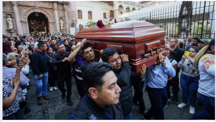 ¿Dónde estaban los escoltas de Carlos Manzo en el ataque? García Harfuch descarta vínculos con el narco