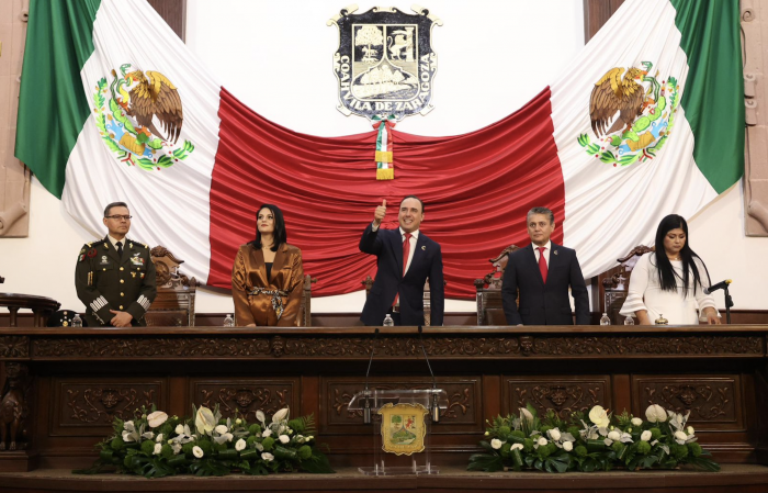 Entrega gobernador Manolo Jiménez Salinas Informe al Congreso