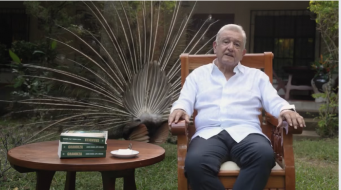 AMLO reaparece en video para promocionar su libro ‘Grandeza’: ‘No hay que hacerle sombra a la presidenta’