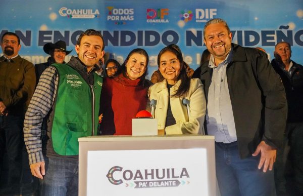 *Encendido Navideño reúne a más de 12 mil personas en Ramos Arizpe*