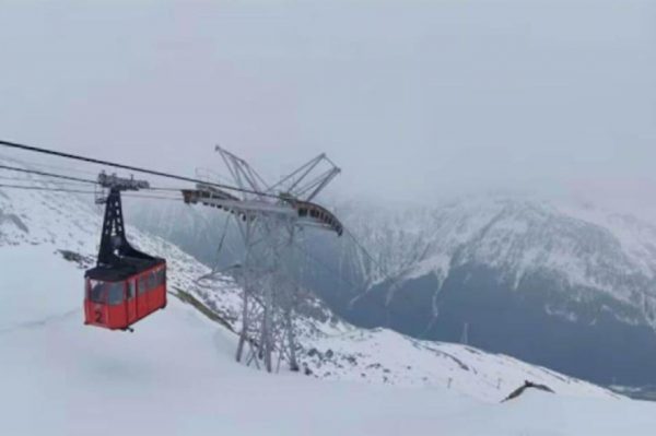Accidente de teleférico deja a unas 100 personas atrapadas en lo alto de los Alpes italianos