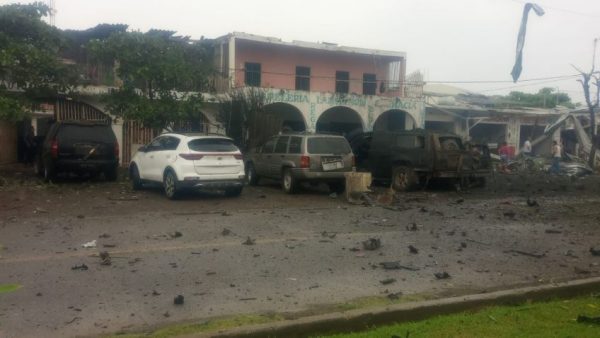 Explota “coche bomba” afuera de comandancia de la policía de Michoacán, hay 1 muerto