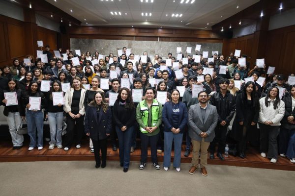 Entrega Gobierno Municipal reconocimientos a prestadores de servicio social