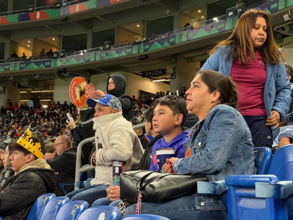 Llevó Javier Díaz a 160 saltillenses al Juego de Leyendas en el Estadio BBVA
