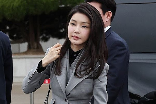 Condenan a ex-primera dama de Corea del Sur por corrupción