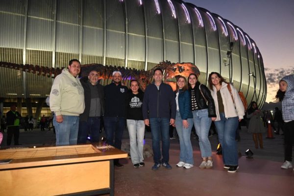 Miles disfrutan stand de Saltillo en el Juego de Leyendas, en Estadio BBVA