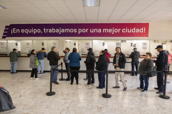 Buena respuesta de saltillenses en el primer día del pago del predial