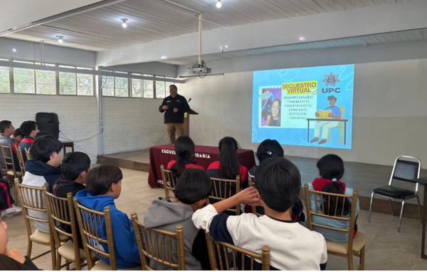 Lleva Municipio a estudiantes la prevención de delitos cibernéticos