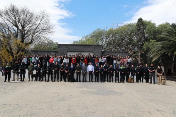 Se unen Comisaría y Ejército en visita a estudiantes