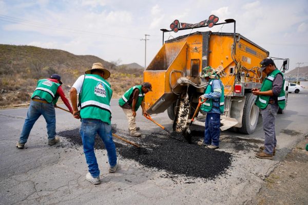 *Ramos atiende; avanzan acciones de bacheo en Ramos Arizpe*