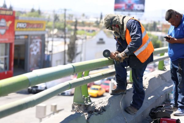 Refuerza Javier Díaz seguridad vial con rehabilitación de parapetos