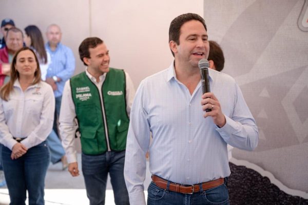 Arranca Javier Díaz puente peatonal en el Emilio Arizpe de la Maza