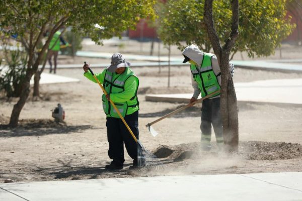 Refuerza Javier Díaz limpieza y mantenimiento de la Plaza Mirasierra Spurs