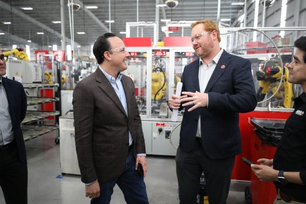 Continúan llegando empresas a Coahuila; inaugura Manolo nueva planta de Infinitum Electric en Ramos Arizpe