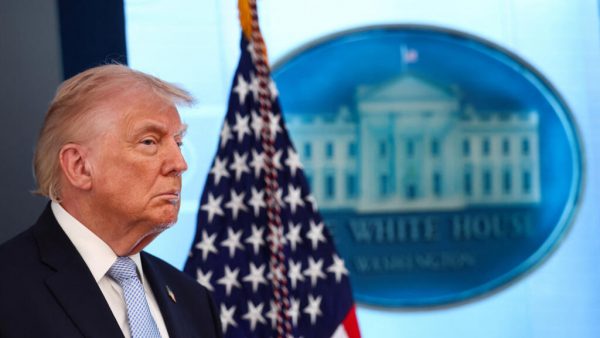 Estrecho de Ormuz estará abierto durante el alto al fuego en Irán