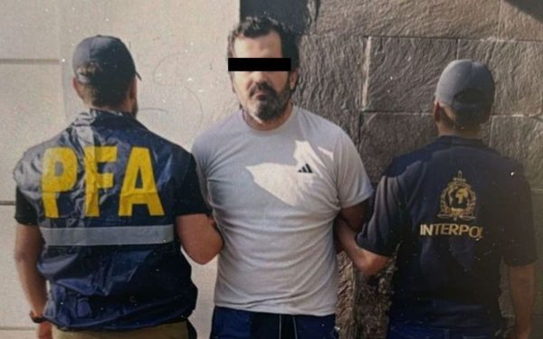 Cae contralmirante Fernando Farías, acusado de huachicol fiscal; investigación 'automática' a Ebrard