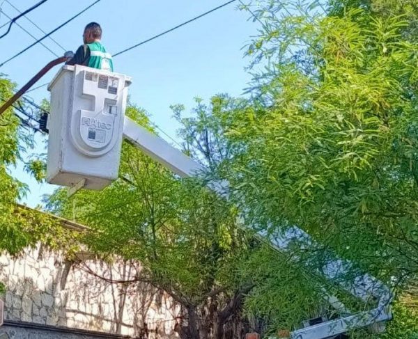 *Ramos Arizpe atiende: trabaja en alumbrado público de colonias y vialidades*