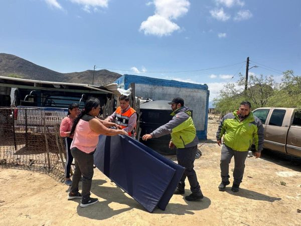 Apoya Gobierno de Saltillo a habitantes del ejido El Jazminal tras lluvias