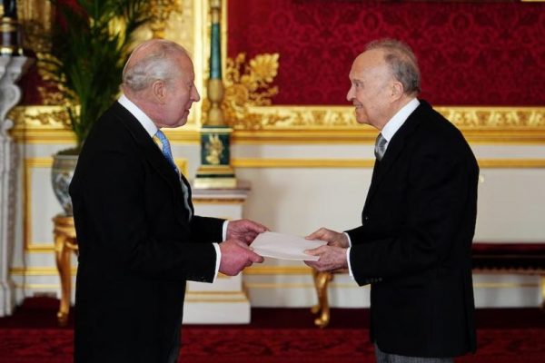 100 días después, Gertz Manero presenta cartas como embajador de México en Reino Unido a Carlos III